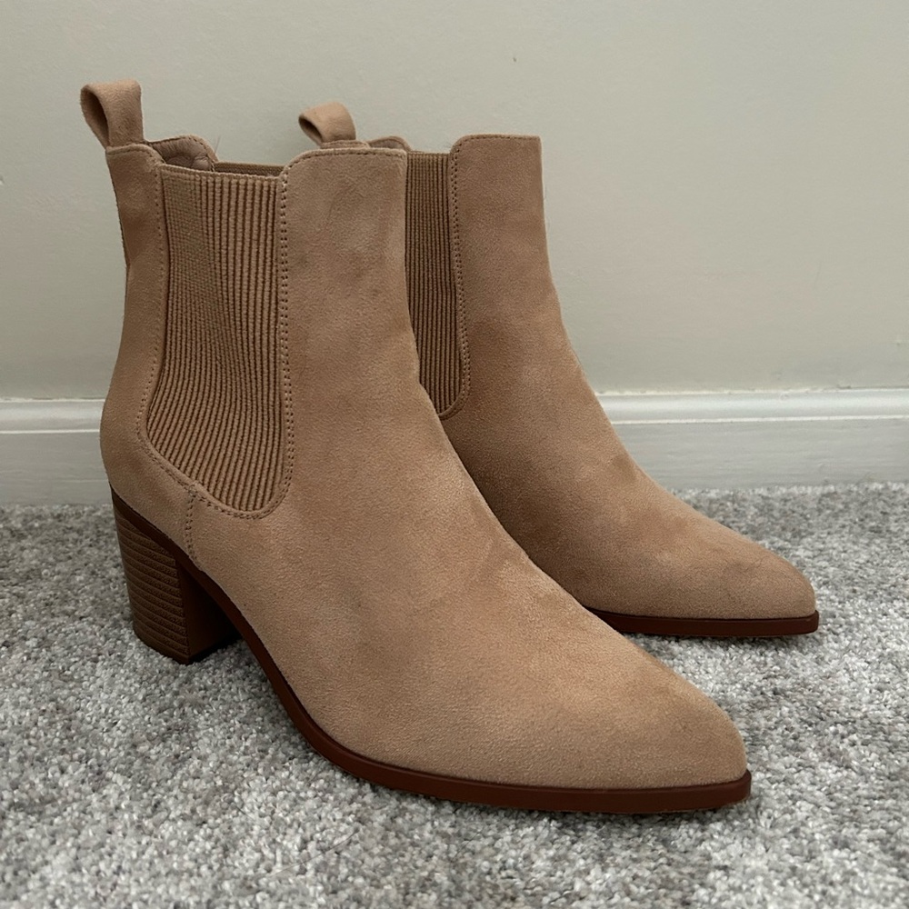 Elegant Tan Ankle Boots - Picture 2 of 2